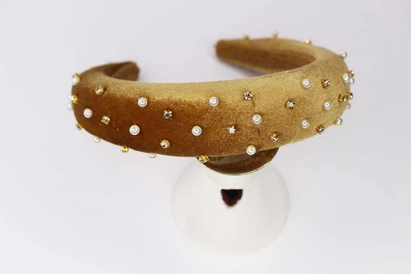 The Aspen Hairband is a handmade hairband from Irish Designer Saraden Designs Millinery Atelier. This is the perfect hair accessory for any fashionista