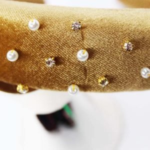 The Aspen Hairband is a handmade hairband from Irish Designer Saraden Designs Millinery Atelier. This is the perfect hair accessory for any fashionista